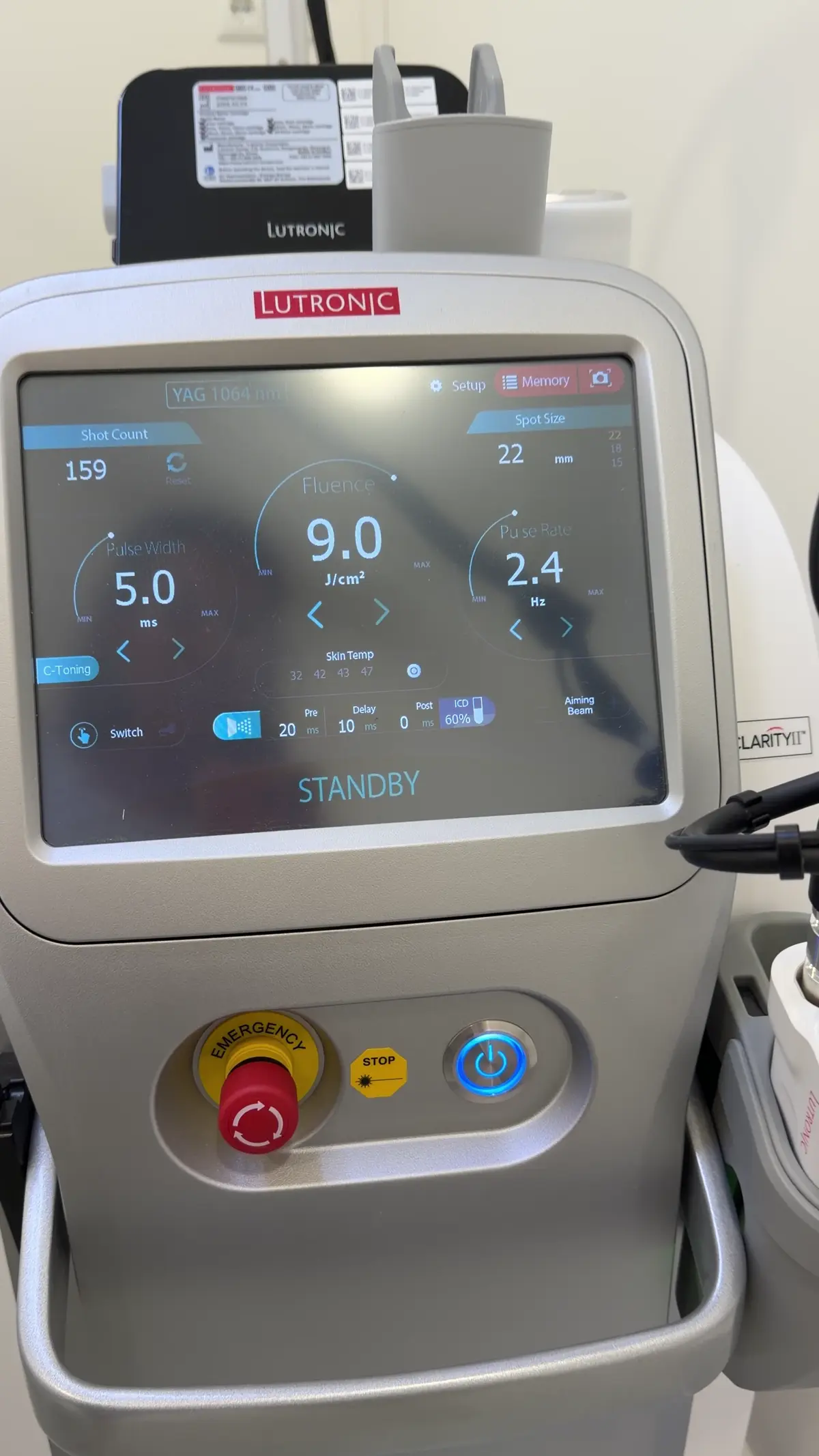 Lasergerät im Behandlungsraum von Laser Clinic Hamburg